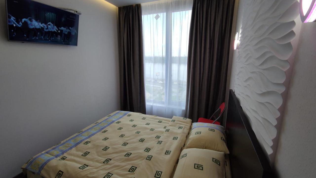 Rybalsky Studio Apartment Dnipro View Kiev Bagian luar foto