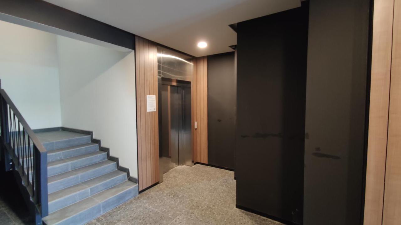 Rybalsky Studio Apartment Dnipro View Kiev Bagian luar foto