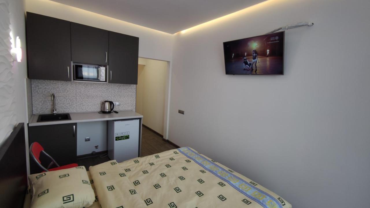 Rybalsky Studio Apartment Dnipro View Kiev Bagian luar foto