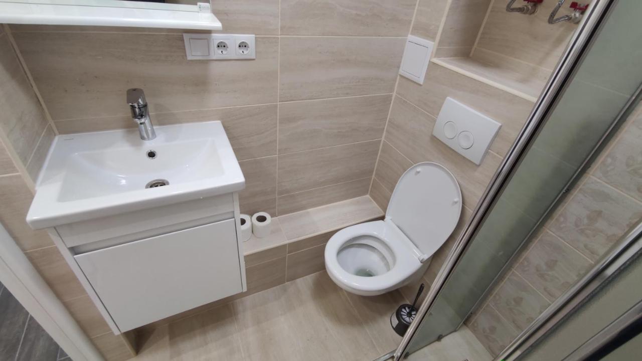 Rybalsky Studio Apartment Dnipro View Kiev Bagian luar foto