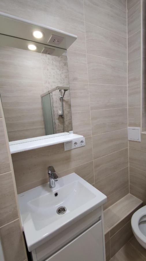 Rybalsky Studio Apartment Dnipro View Kiev Bagian luar foto