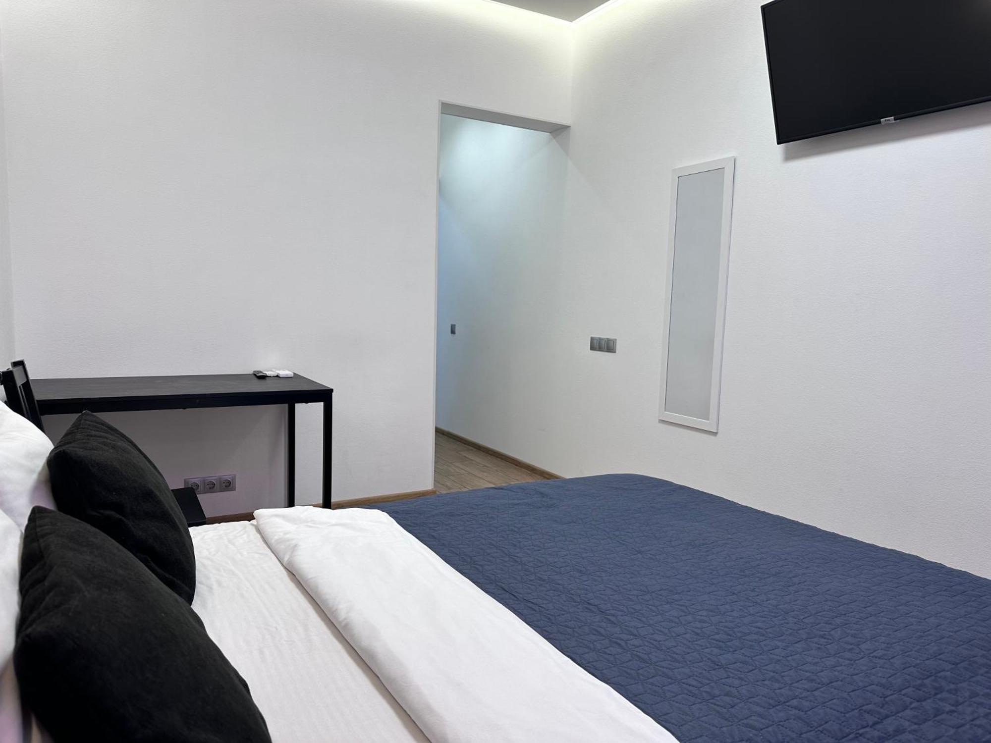 Rybalsky Studio Apartment Dnipro View Kiev Bagian luar foto